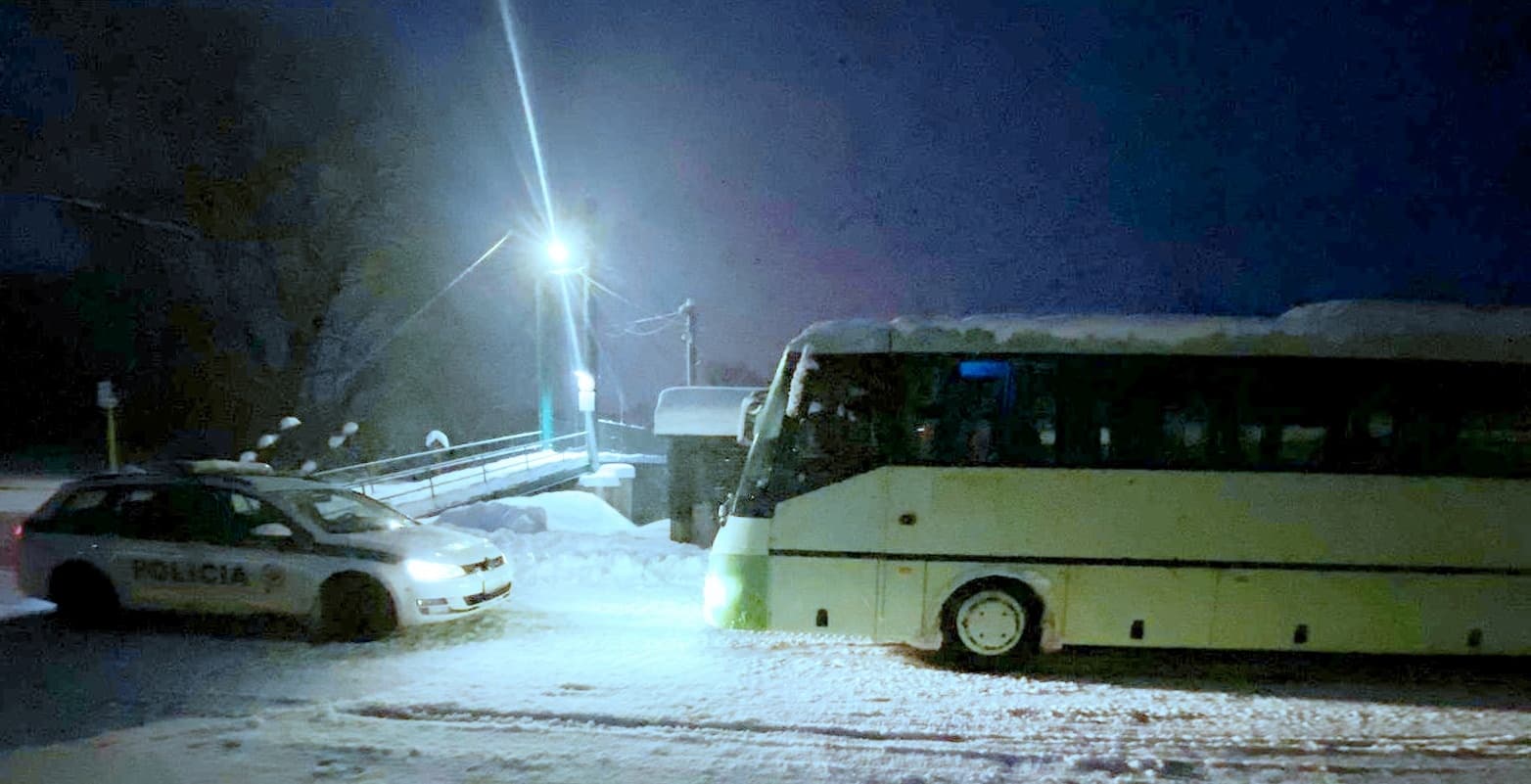 Tucatnyi ember életével játszott a hófúvásban a részeg buszsofőr