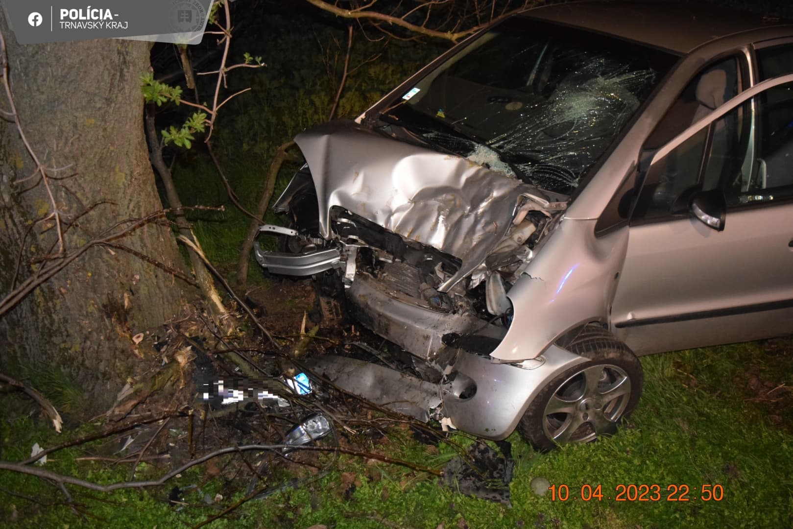 Halálos baleset: Fának rohant a Mercedes, a sofőr nem élte túl (FOTÓK)