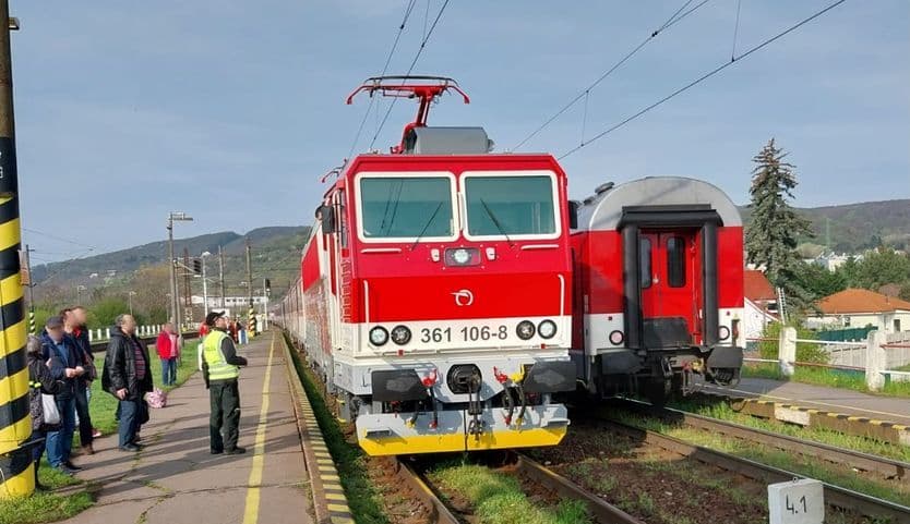 BORZALOM: Elsodorta a vonat a 44 éves nőt, nem tudták megmenteni