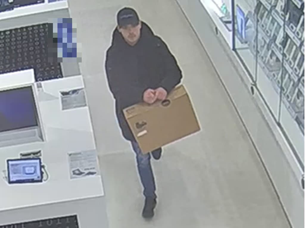 Fizetés nélkül kisétált az üzletből egy méregdrága notebookkal, ezt a férfit keresi a rendőrség
