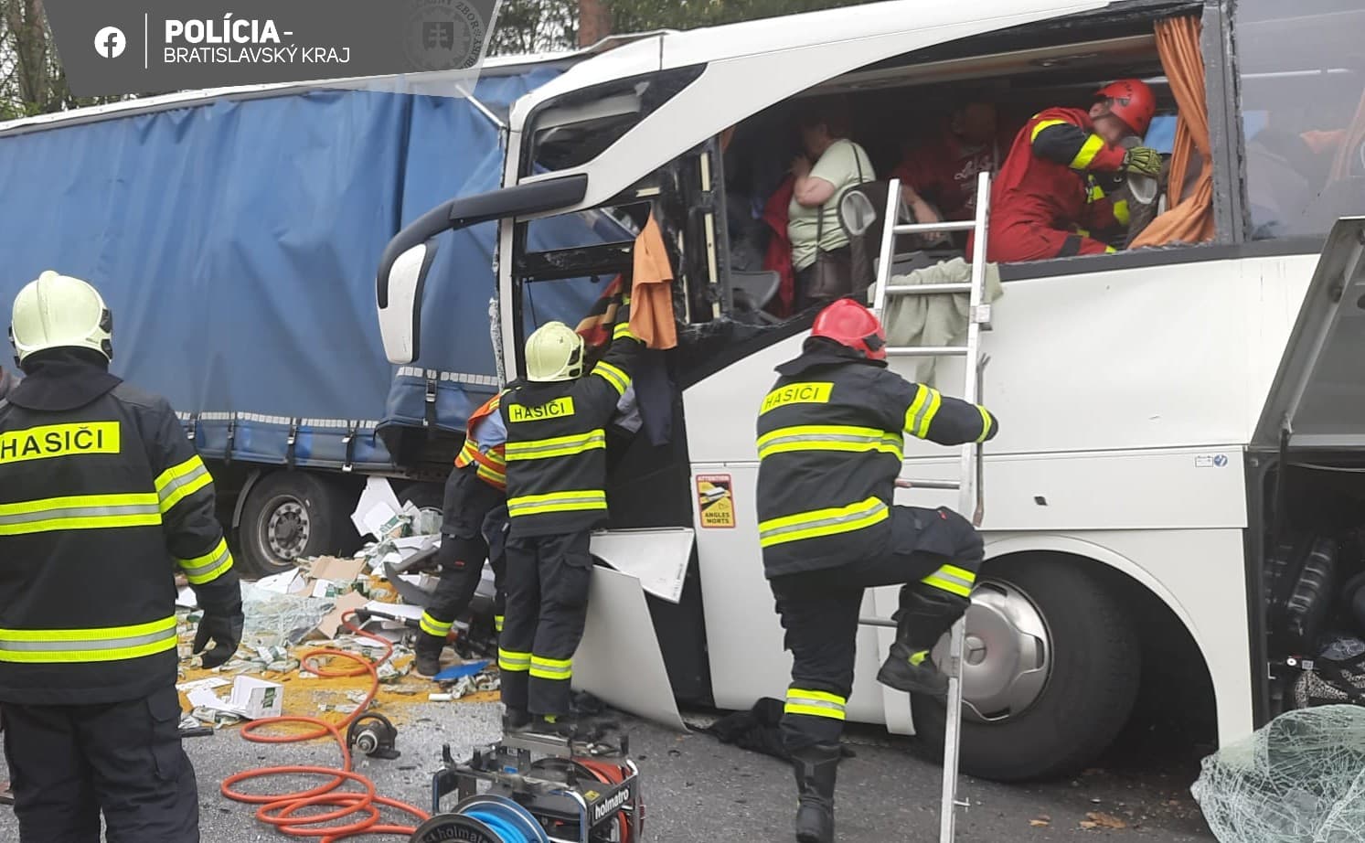 Kiderült, hogyan történt a hétfői tragikus baleset – a busz másik sofőrje veszthette életét