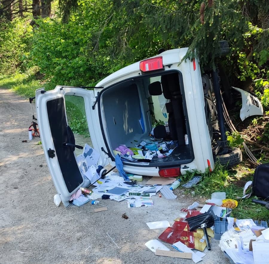 Kirepült a kanyarban és fának csapódott a Volkswagen – a 43 éves sofőr nem élte túl
