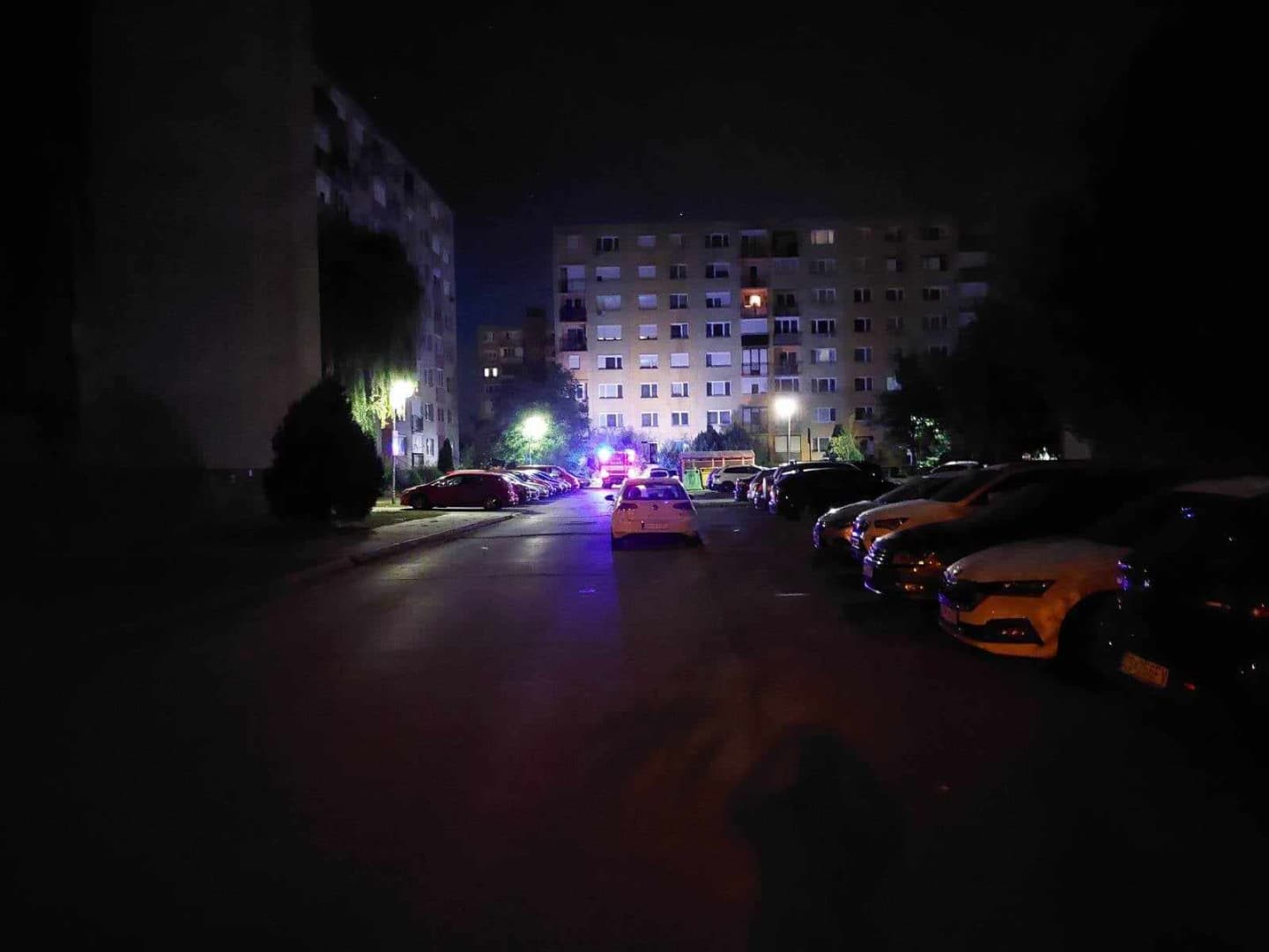 Közel két órán át ellenőriztek a tűzoltók egy lakóházat az éjszaka a dunaszerdahelyi Keleti lakótelepen
