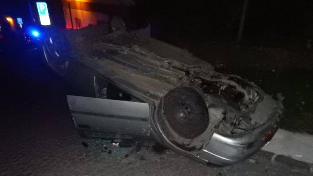 Balesetet szenvedett a fiatal sofőr – nem elég, hogy ittas volt, mást is találtak az autójában
