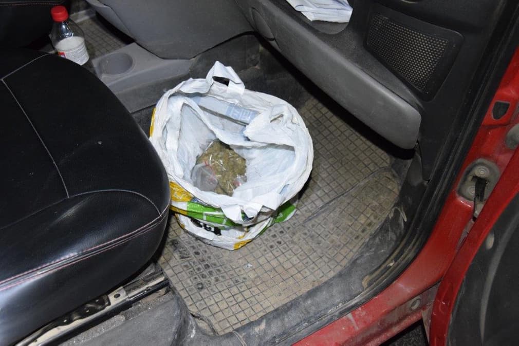 Nem kevés kábítószert találtak egy autósnál a rendőrök igazoltatás közben