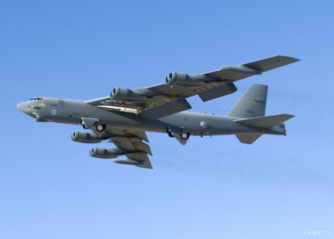 B-52-es amerikai stratégiai bombázók jelentek meg a szlovák és a magyar légtérben