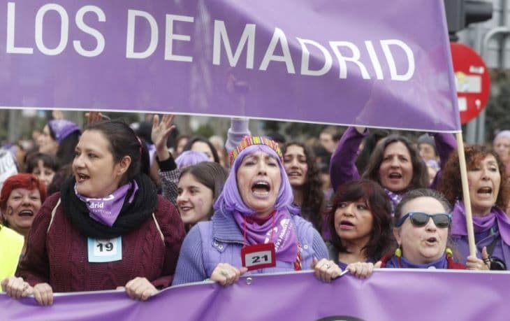A nemek egyenlőségét követelő, a nők kizsákmányolását elítélő tüntetésekkel emlékeztek a nemzetközi nőnapra világszerte