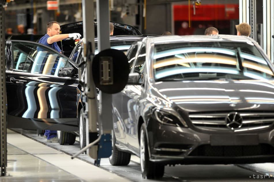 Egy hónapra leállt a termelés az egyik Mercedes-gyárban