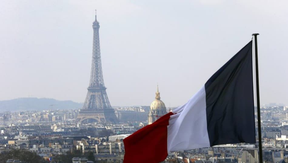 Terrorfenyegetést és lefejezős videókat kaptak párizsi középiskolák