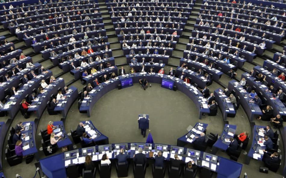 Az Európai Parlament nagy többséggel rábólintott a demokratikus folyamatokba való külföldi beavatkozással kapcsolatos jelentésre