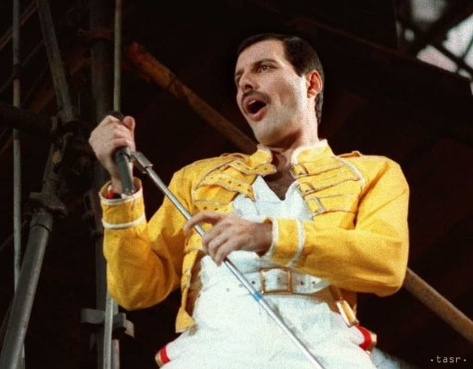 Rekordáron kelt el Freddie Mercury karkötője a londoni árverésen