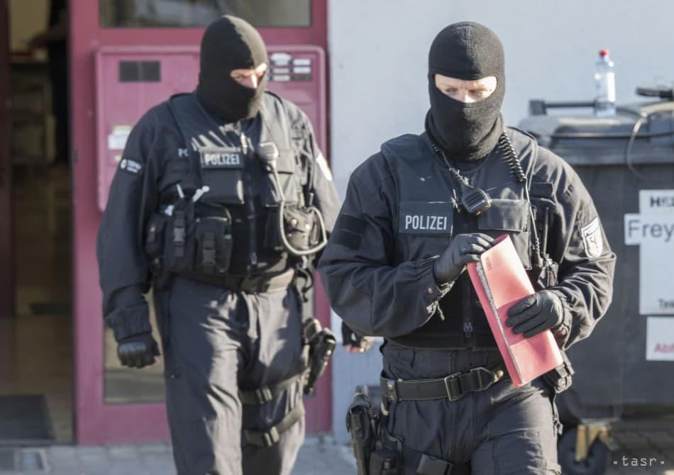 Három szlovákiai lakosra csapott le az osztrák rendőrség, több ezer eurónyi parfümöt loptak el