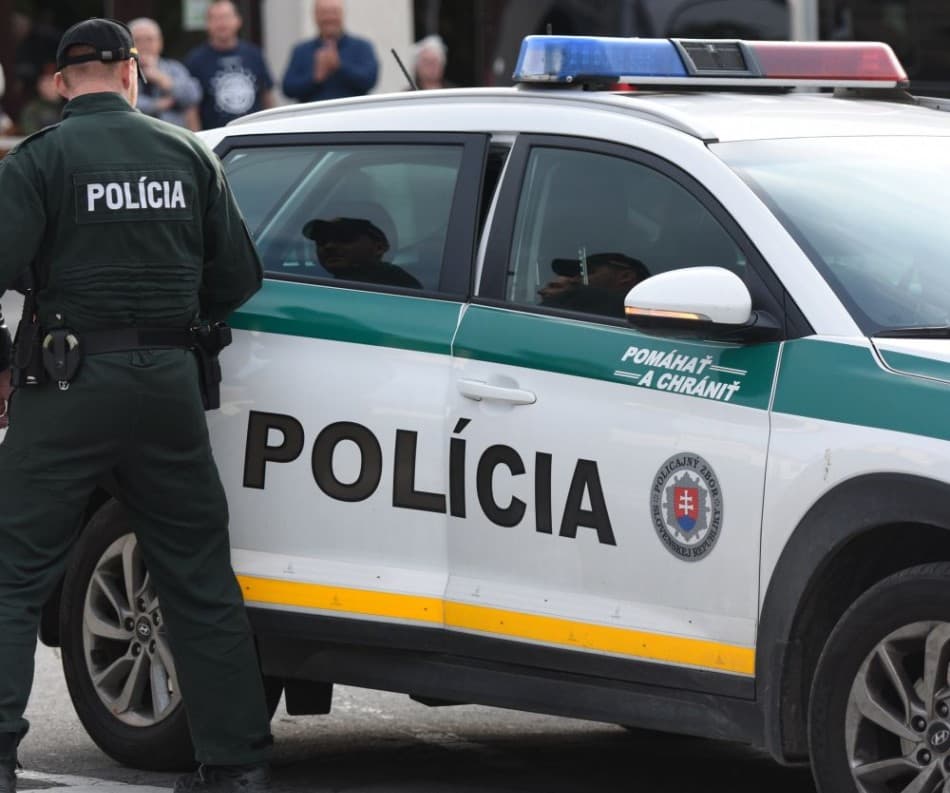 Besétált az érsekújvári rendőrségre egy magyarországi férfi, kiderült, hogy körözik