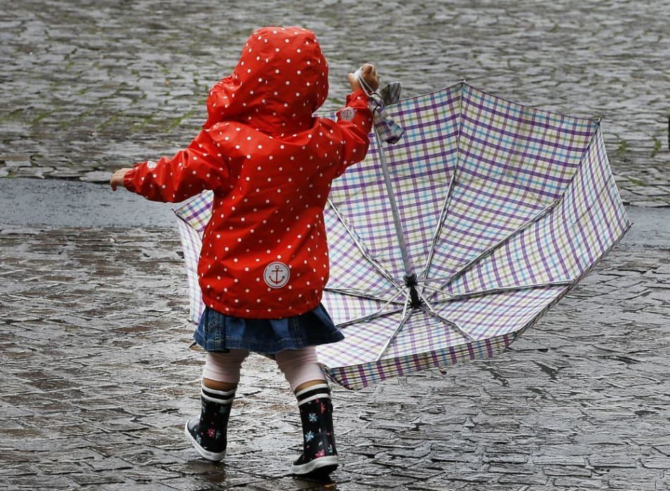 Szlovákia nagy részére riasztást adott ki a meteorológiai intézet a kiadós eső miatt