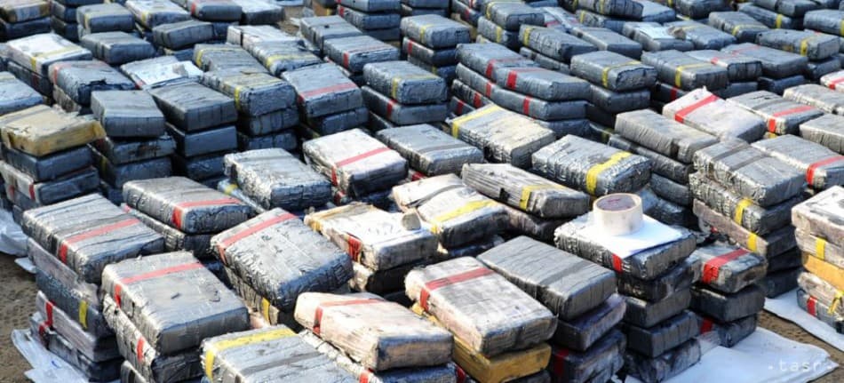 Csaknem kilenc tonna kokaint talált az ecuadori rendőrség egy Belgiumba tartó konténerben