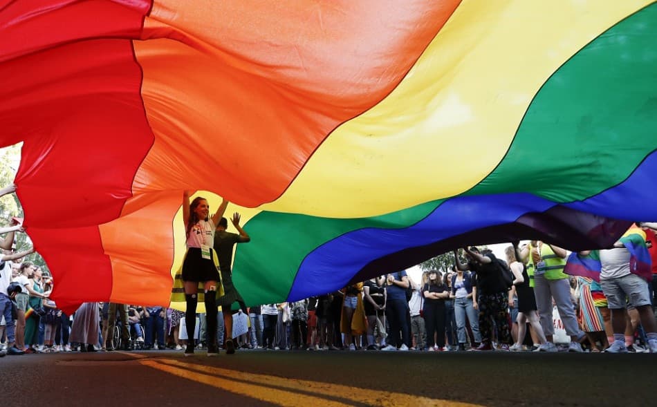 Az EU elítéli, ha egy vallás nevében fellépnek az LMBTQ-közösségekhez tartozókkal szemben