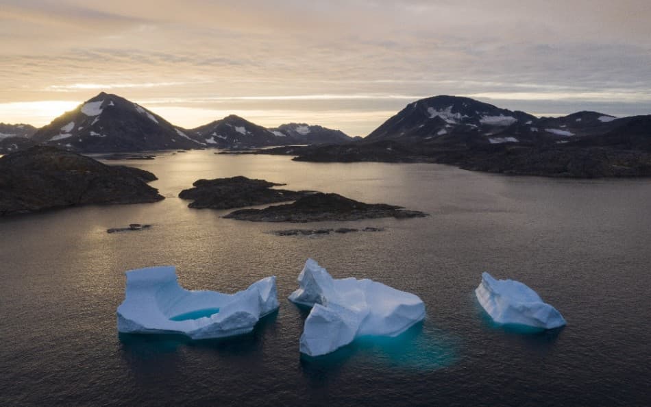 Megfeneklett egy sétahajó Grönlandnál több mint mint kétszáz emberrel a fedélzetén