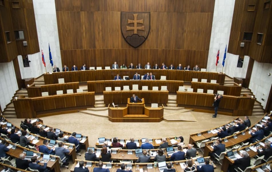 Hatráková és Tabák kizárását javasolja az OĽANO frakcióvezetője