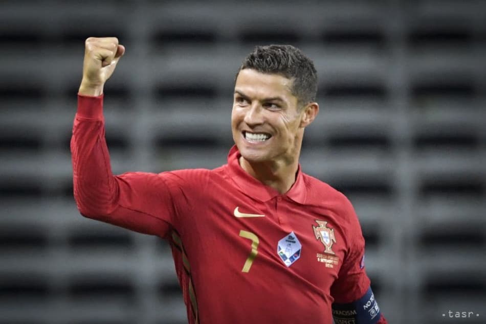 A futballtörténelem első férfi mezőnyjátékosaként 1200. mérkőzését játszotta Ronaldo