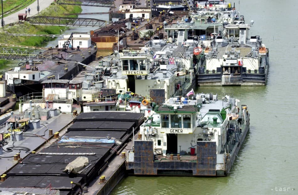 Két hajóbaleset is történt pénteken a pozsonyi kikötőben