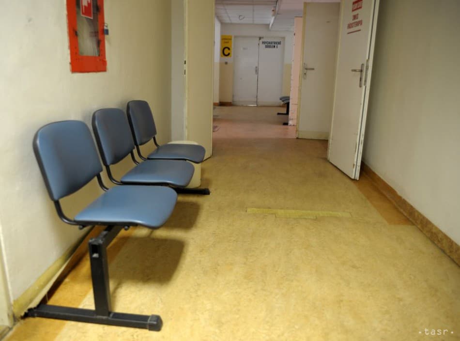 Kis híján megkéseltek egy férfit az orvosi rendelő várótermében