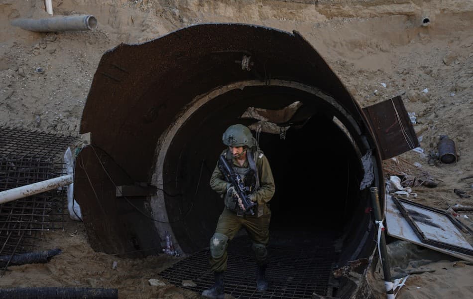 Izraeli katonai szóvivő: mecsetek alatt bukkantak alagutakra Gázában