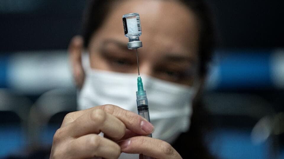 Mintegy 1400 személy kapta meg egy nap alatt a harmadik adag vakcinát a pozsonyi oltóközpontban