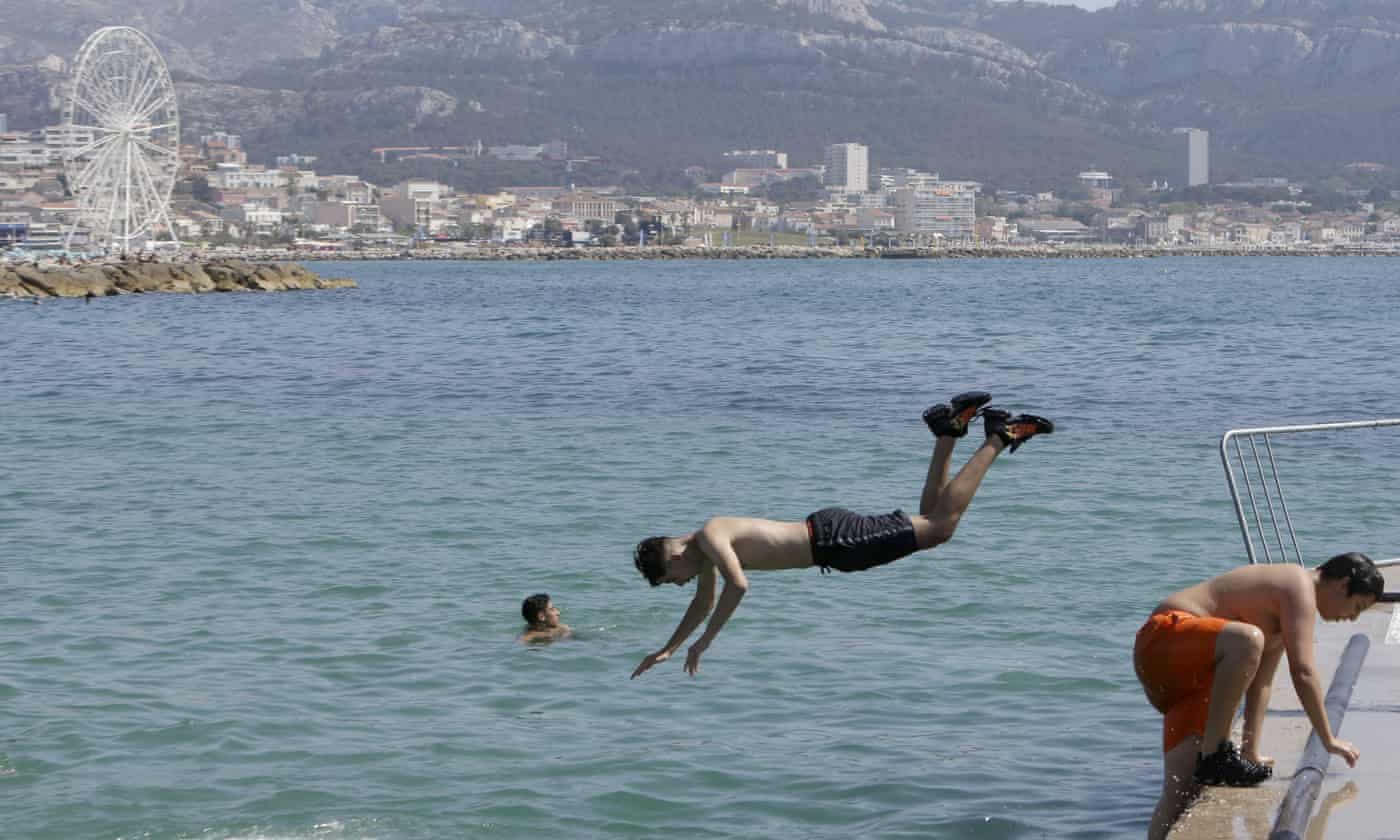 Több strandoló a háborgó tengerbe fulladt Franciaország földközi-tengeri partvidékén