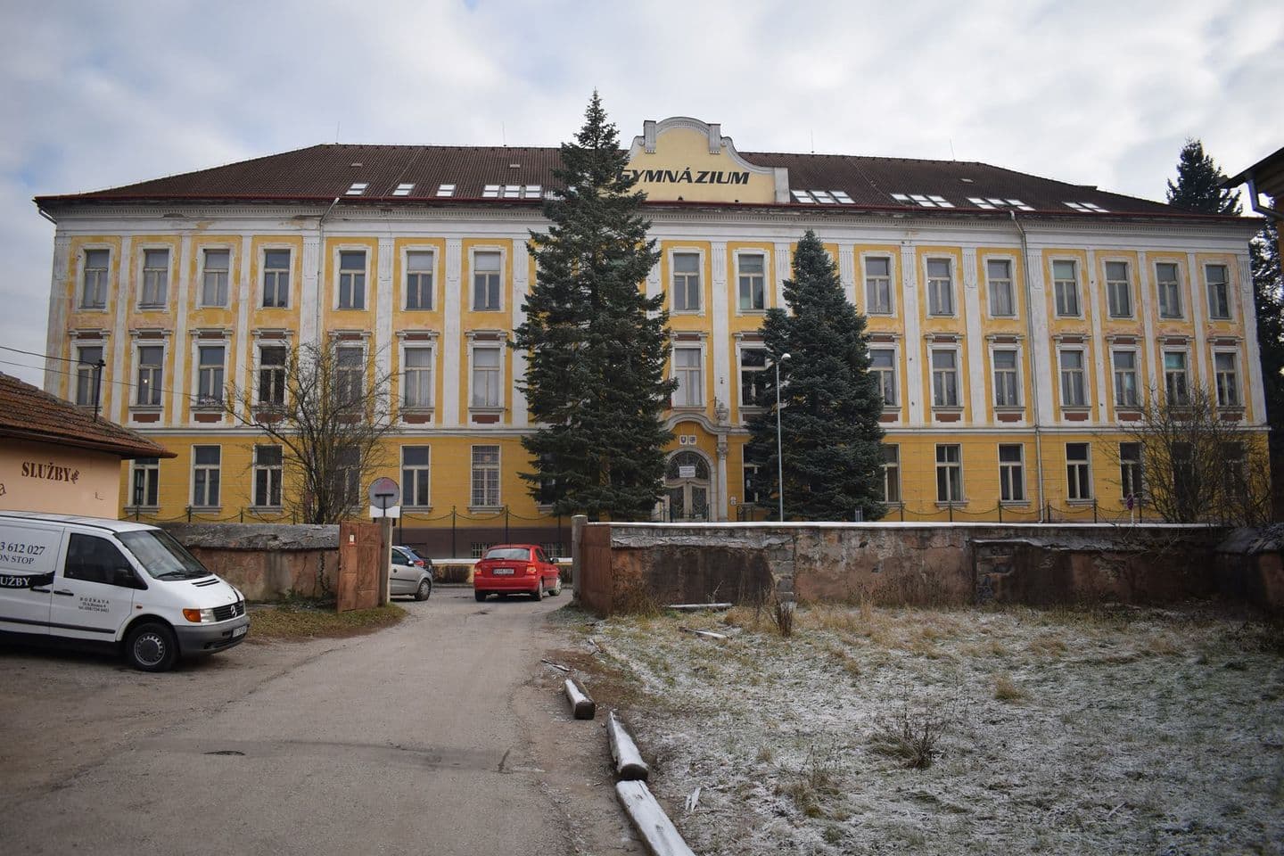 Kassa megye 450 ezer euróért megvásárolta a rozsnyói gimnázium épületét