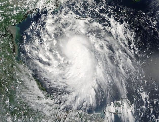 Indiában tombol a ciklon - 800 ezer embert kell kimenekíteni