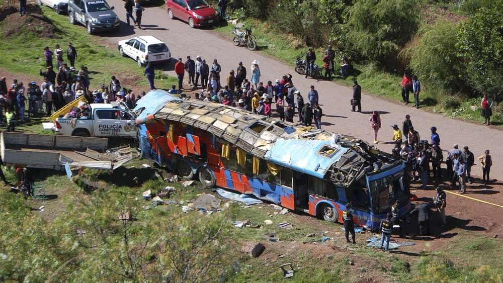 Balesetet szenvedett egy iskolásokat szállító busz, többen meghaltak