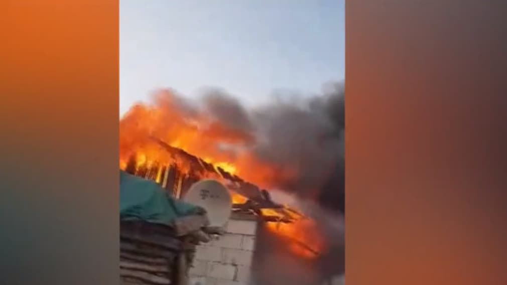 Hatalmas tűz ütött ki a faluban, gyerekes családok maradtak fedél nélkül