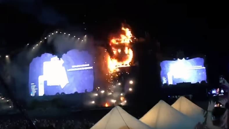 Kigyulladt a színpad, 22 ezer nézőt kellett evakuálni egy fesztiválról (videó)