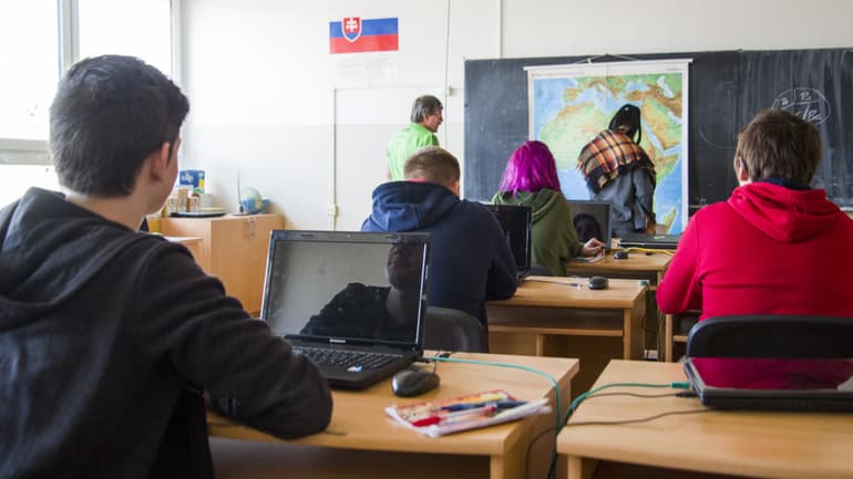 Simon szerint több diák jelentkezik magyar középiskolákba, mint amennyivel Besztercebánya megye számolt, Agócs szerint a statisztika csalóka képet fest