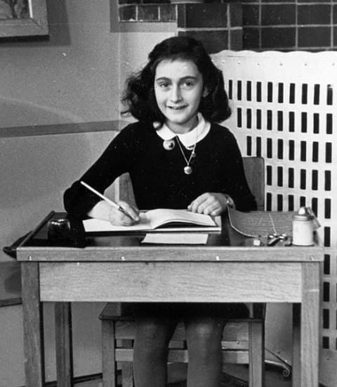 Anne Frank születésének 90. évfordulójára három új kiadásban jelenik meg naplója