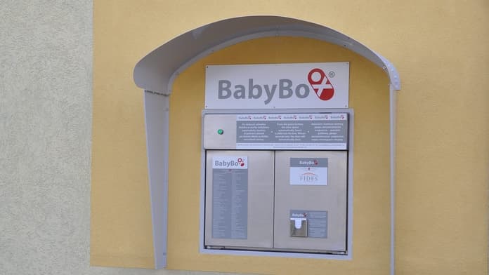 Az orvos tanácsa ellenére a babamentő inkubátorba tuszkolta féléves gyermekét egy nő