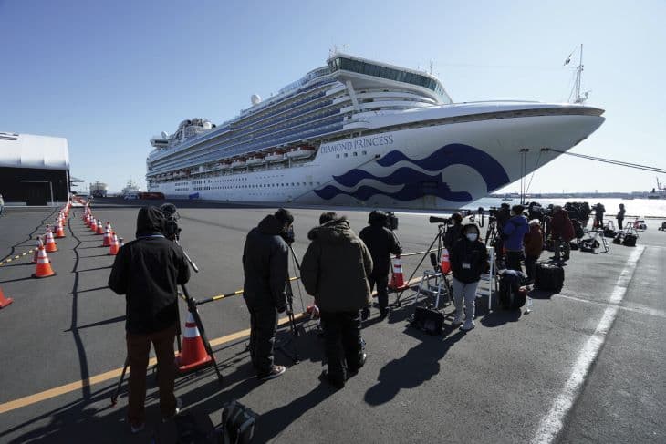 Koronavírus - Két repülőgépen elhagyták Japánt a Diamond Princess üdülőhajó amerikai utasai