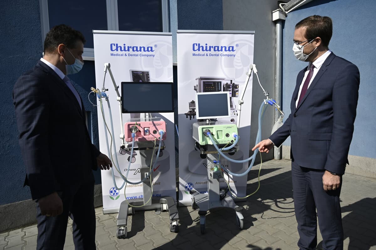 Lélegeztetőgépeket vásárolt a kórházaknak az állam