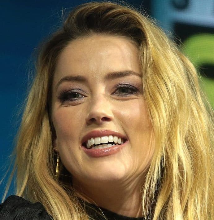 Johnny Depp mosolyt csalt volt felesége, Amber Heard arcára - mindennek pénzügyi okai vannak