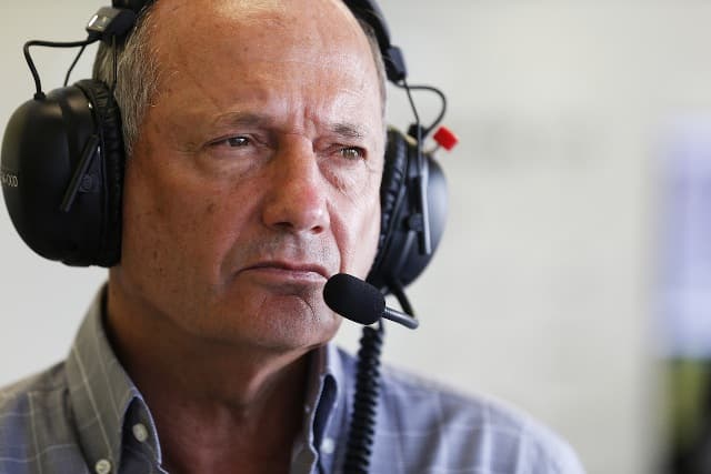 Ron Dennis eladta részesedését a McLarenben
