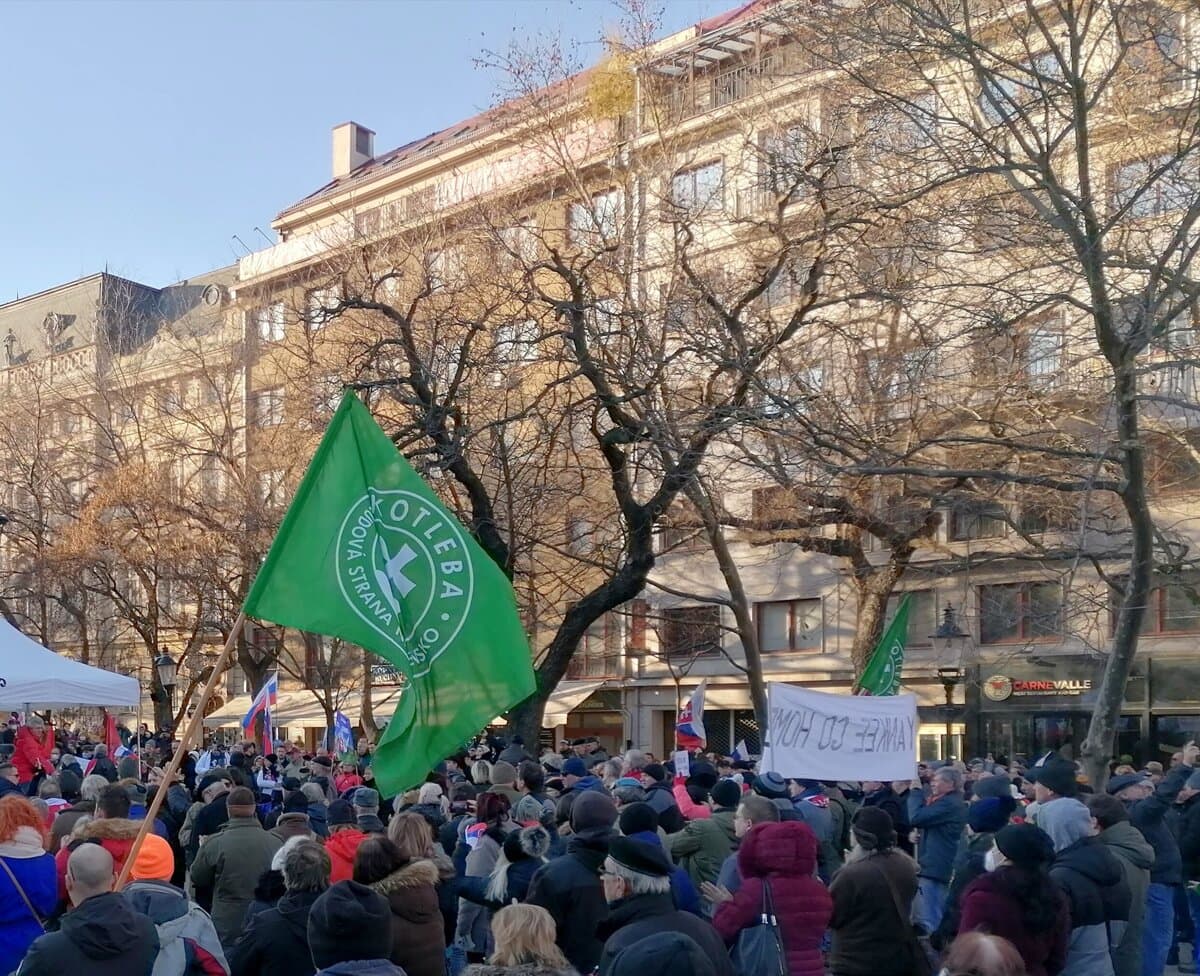 Ismét tüntettek Pozsonyban a szlovák-amerikai együttműködési megállapodás ellen