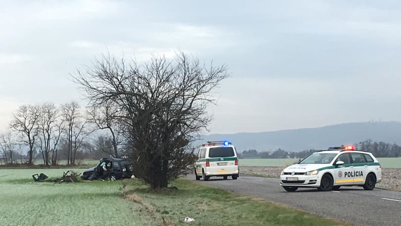 BALESET: Egy dunaszerdahelyi jelzésű kocsi karambolozott az osztrák határnál, sofőrje súlyosan megsérült