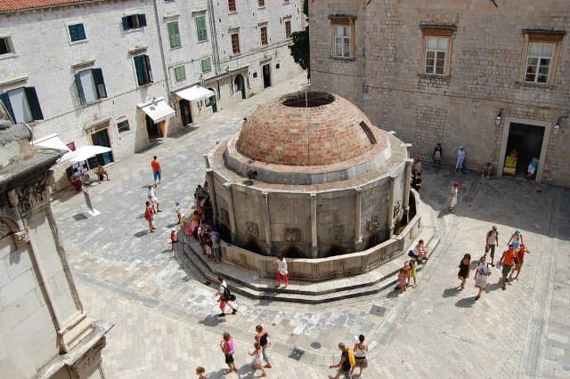 Nem sétálhatunk többé fürdőruhában Dubrovnik belvárosában