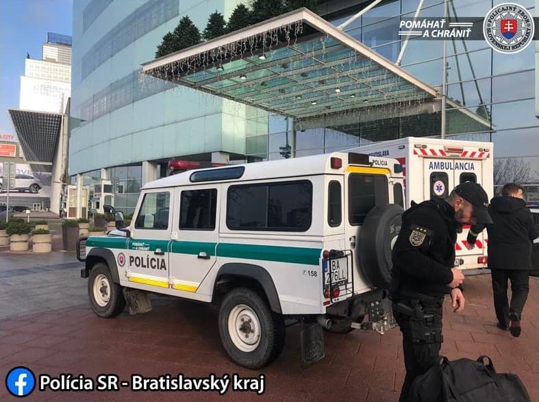 Evakuálták a pozsonyi Auparkot – egy férfi bombával fenyegetőzött