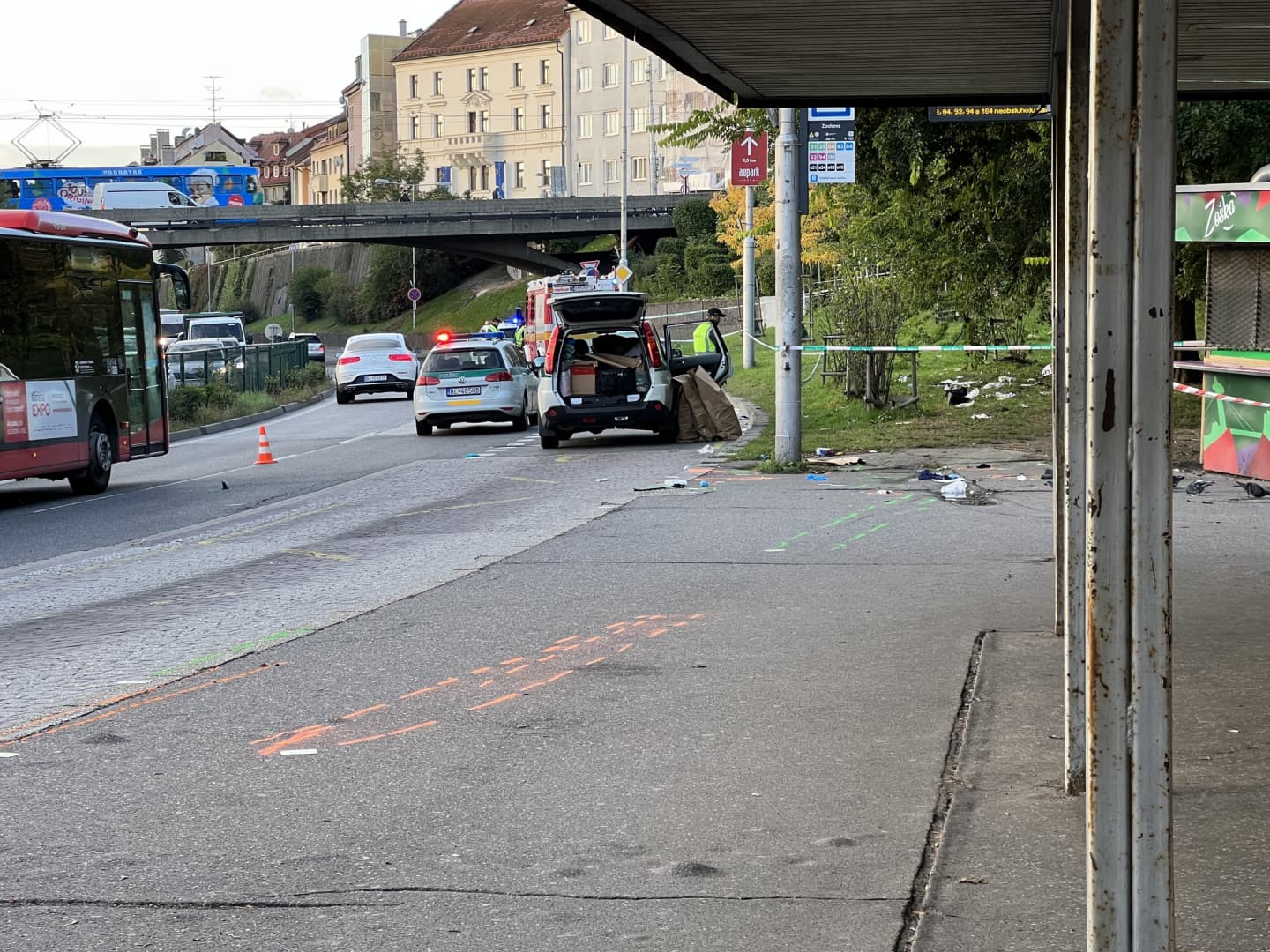 Egy szerelmespár is életét vesztette a Zoch utcai buszmegállóban