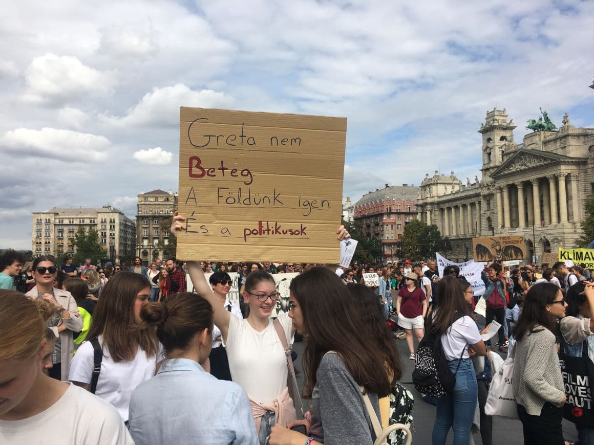 Több ezer fiatal tüntetett Budapesten a klímaváltozás miatt