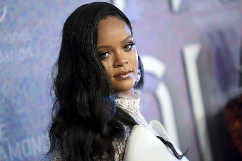 Rihanna már készül a Valentin-napra - szexi fehérneműket reklámoz (FOTÓK)