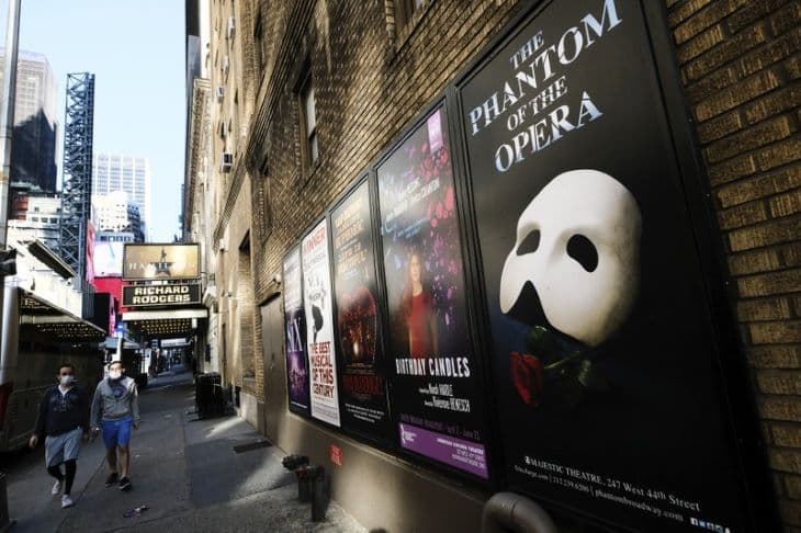Szeptemberben nyitnak a Broadway színházai