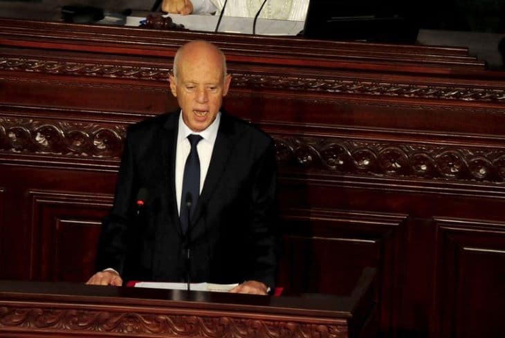 Felfüggesztette a parlamentet és leváltotta a miniszterelnököt a tunéziai elnök