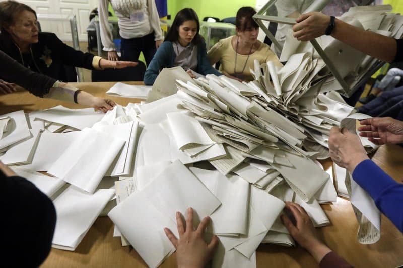 Zelenszkij pártja egyedül megszerezheti a többséget az ukrán parlamentben